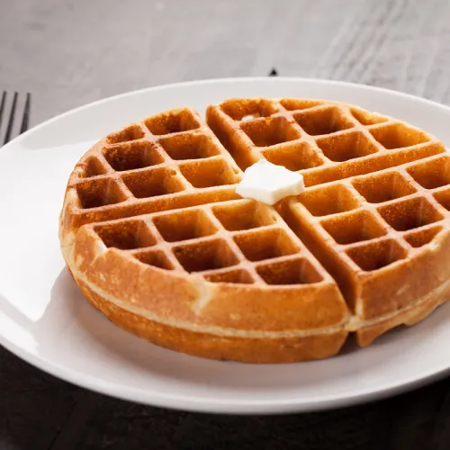 Un waffle sobre un plato